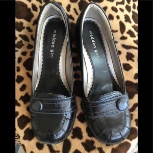 ~MADDEN GIRL~ BLACK SHOES WITH BUTTON ACCENT